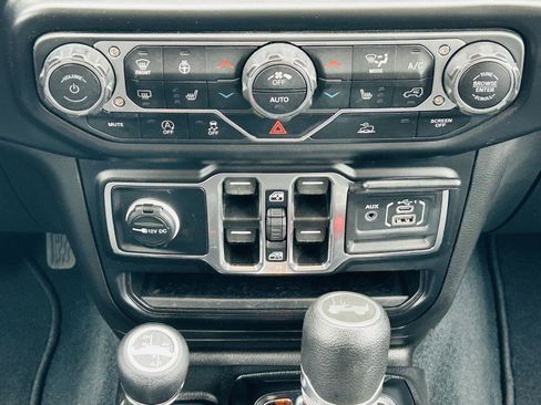 Used 2022 Jeep Wrangler Unlimited Sport AWD/4WD image 17