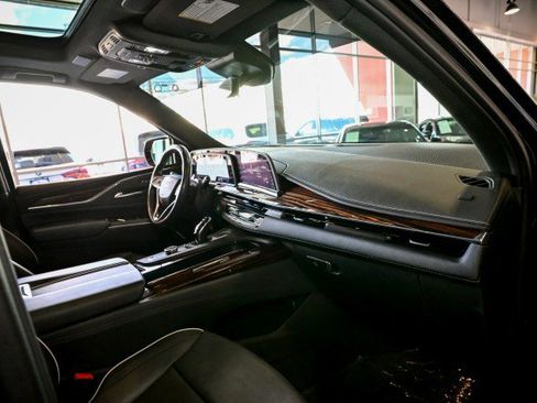 Used 2023 Cadillac Escalade ESV Premium Luxury AWD/4WD image 27