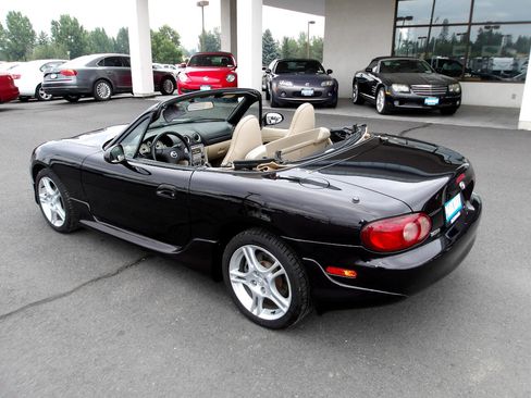 Used 2004 MAZDA MX-5 Miata LS image 11
