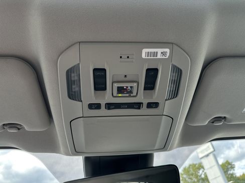 Used 2022 Toyota Highlander XLE image 18