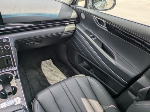 Used 2026 Genesis GV80 2.5T RWD image 16