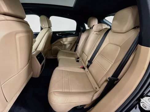 Certified 2023 Porsche Cayenne Coupe AWD/4WD image 23