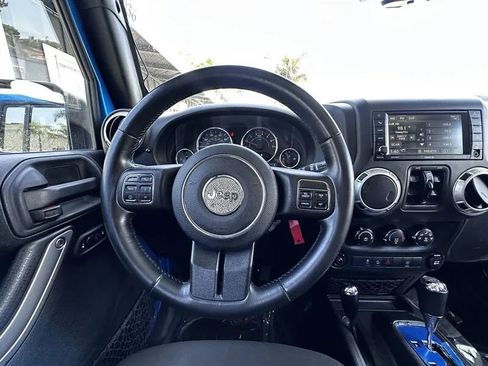 Used 2015 Jeep Wrangler Unlimited Sahara w/ Connectivity Group AWD/4WD image 25
