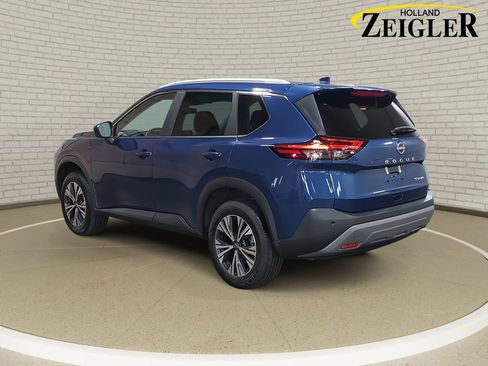 Used 2023 Nissan Rogue SV w/ SV Premium B Package image 7