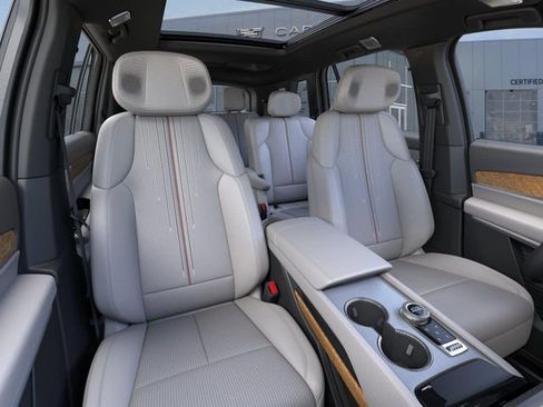 New 2026 Cadillac Vistiq Luxury w/ LPO, Floor Liner Package AWD/4WD image 16