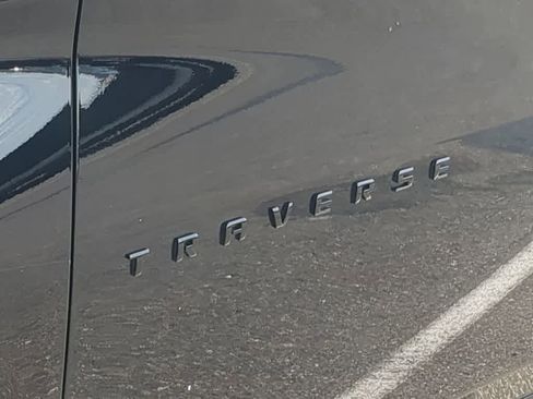 Used 2020 Chevrolet Traverse Premier w/ LPO, Blackout Package AWD/4WD image 12