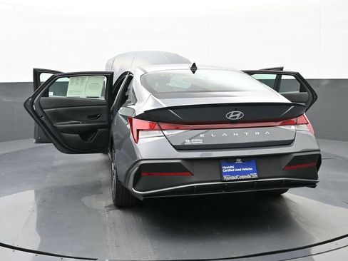 Certified 2025 Hyundai Elantra Sport image 45