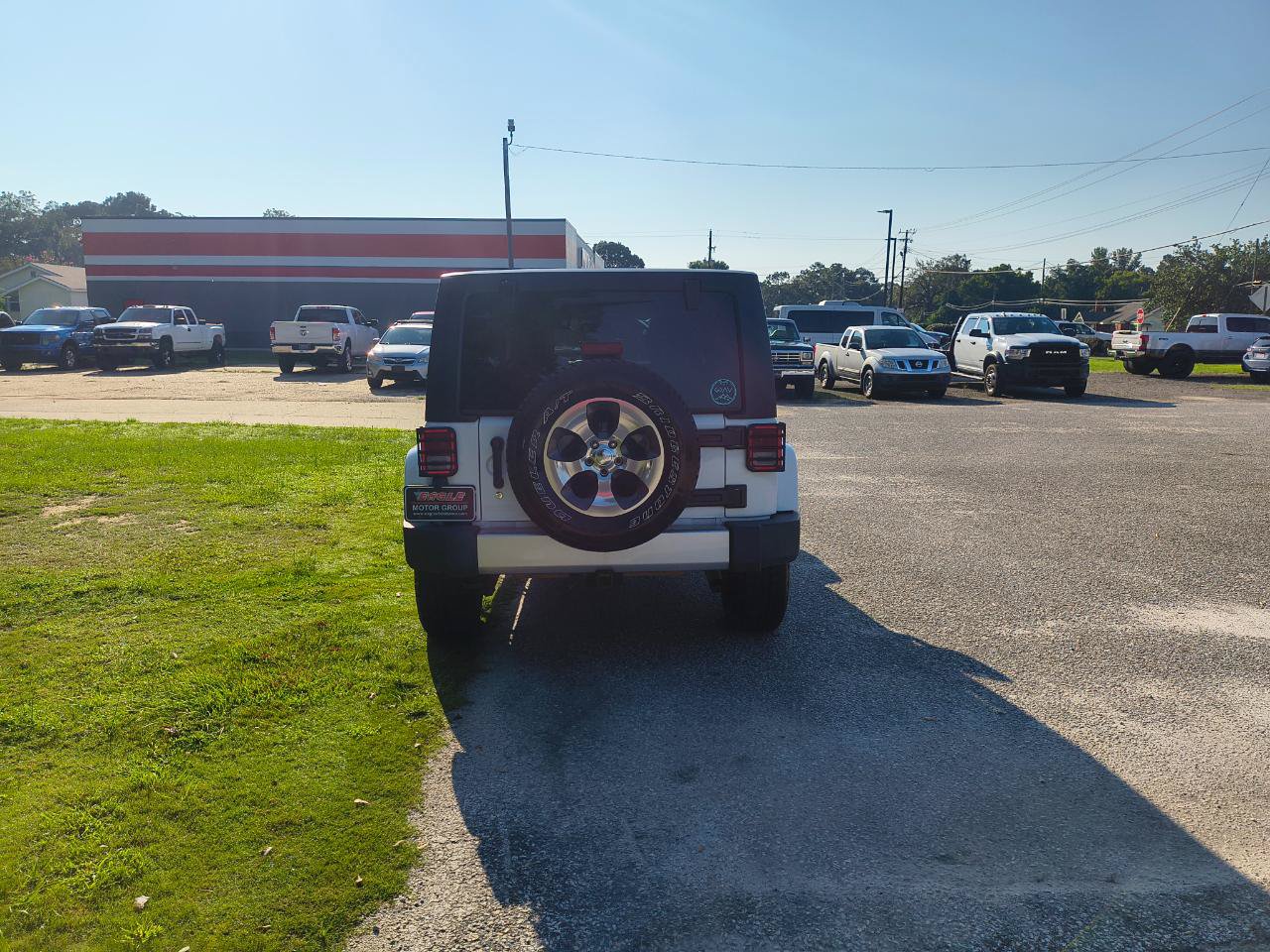 Used 2017 Jeep Wrangler Unlimited Sahara w/ Max Tow Package AWD/4WD image 7