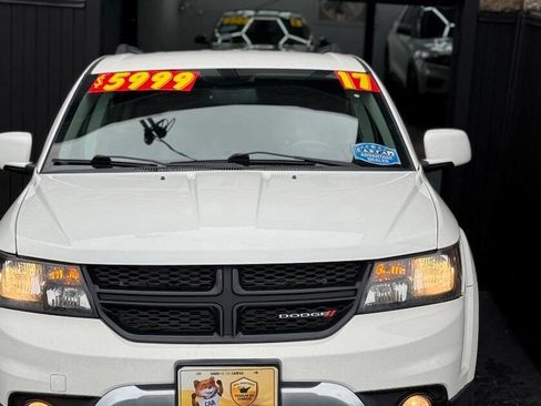 Used 2017 Dodge Journey Crossroad image 2