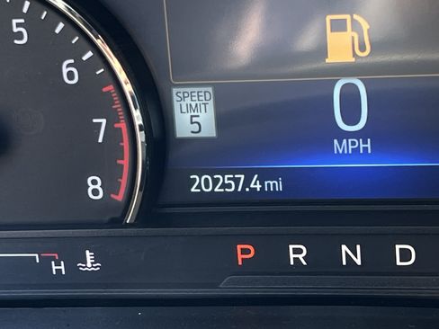 Used 2022 Ford Explorer XLT w/ Equipment Group 202A RWD image 21