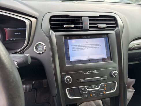 Used 2019 Ford Fusion SE w/ Equipment Group 151A image 10