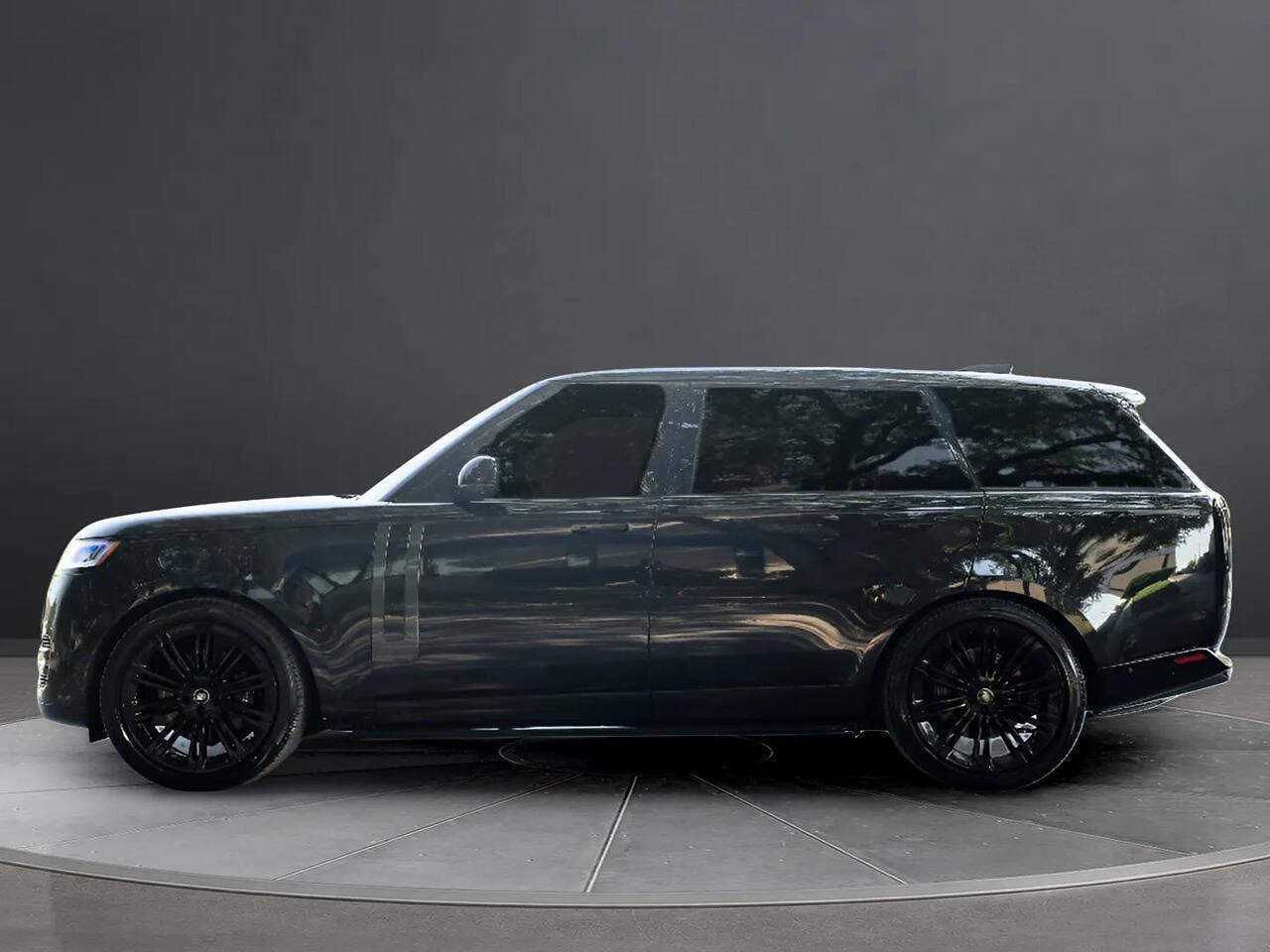 Used 2024 Land Rover Range Rover Long Wheelbase Autobiography AWD/4WD image 2