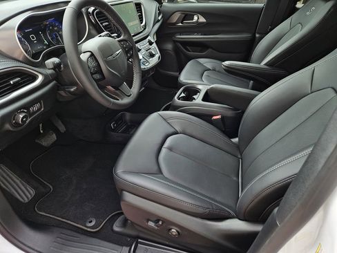 New 2026 Chrysler Pacifica Select image 14