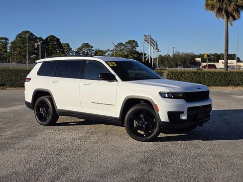 Used 2023 Jeep Grand Cherokee L Laredo image 1