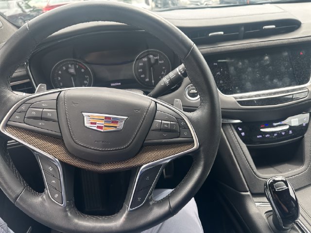 Certified 2024 Cadillac XT5 Sportv w/ Platinum Package AWD/4WD image 10