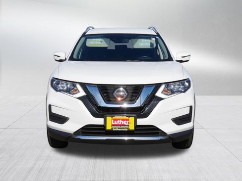 Used 2020 Nissan Rogue SV image 2