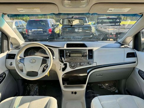 Used 2011 Toyota Sienna image 17