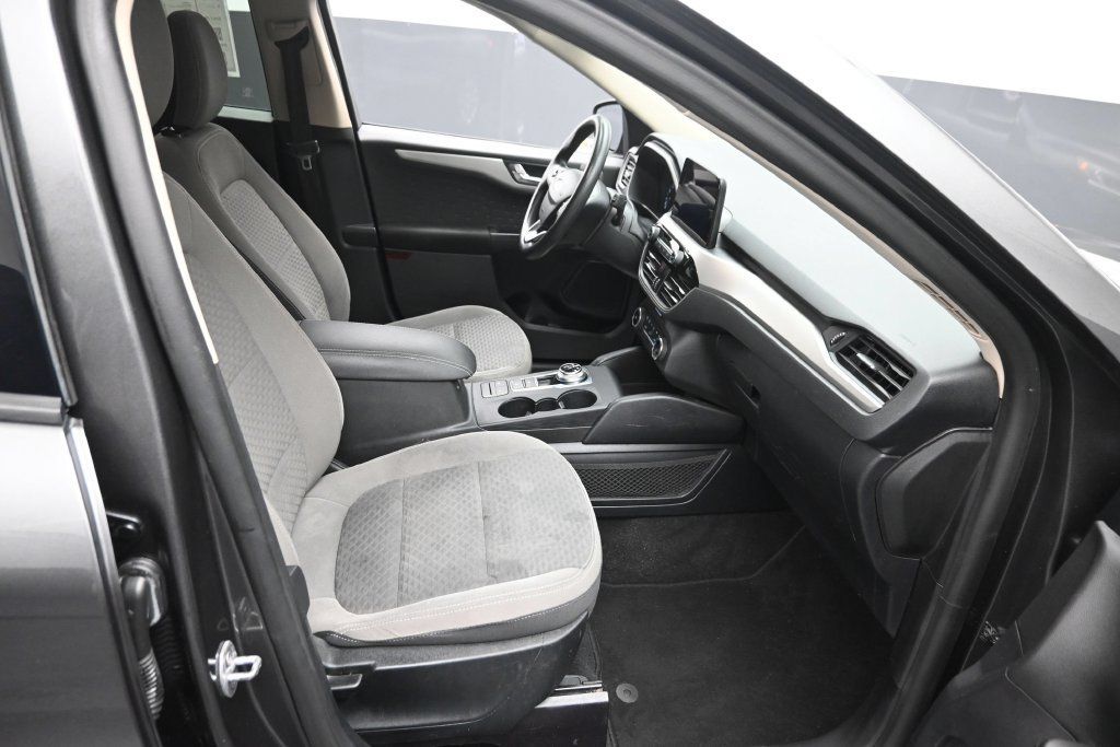 Used 2020 Ford Escape SE FWD image 9