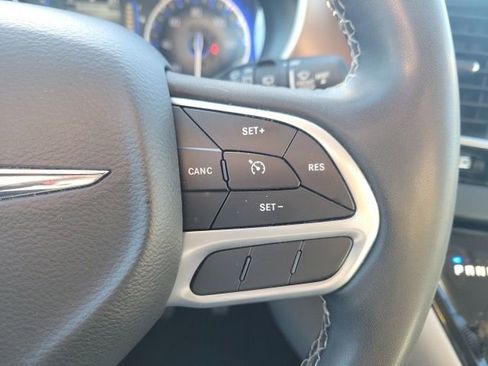 Used 2023 Chrysler Voyager LX image 12