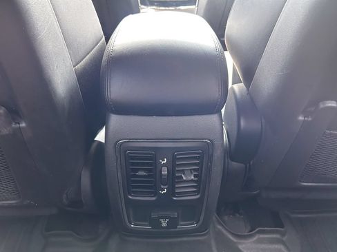 Used 2019 Jeep Grand Cherokee Altitude AWD/4WD image 33