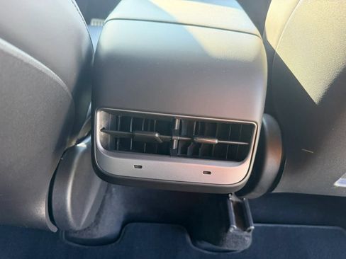 Used 2022 Tesla Model Y Performance AWD/4WD image 19