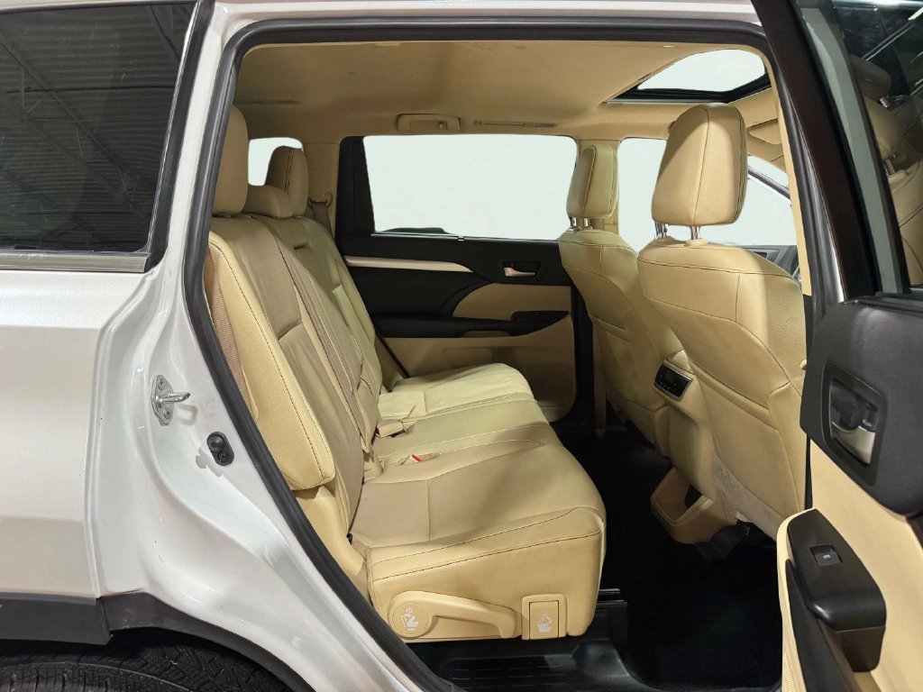 Used 2019 Toyota Highlander XLE AWD/4WD image 28