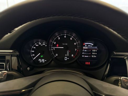 Certified 2023 Porsche Macan AWD/4WD image 21