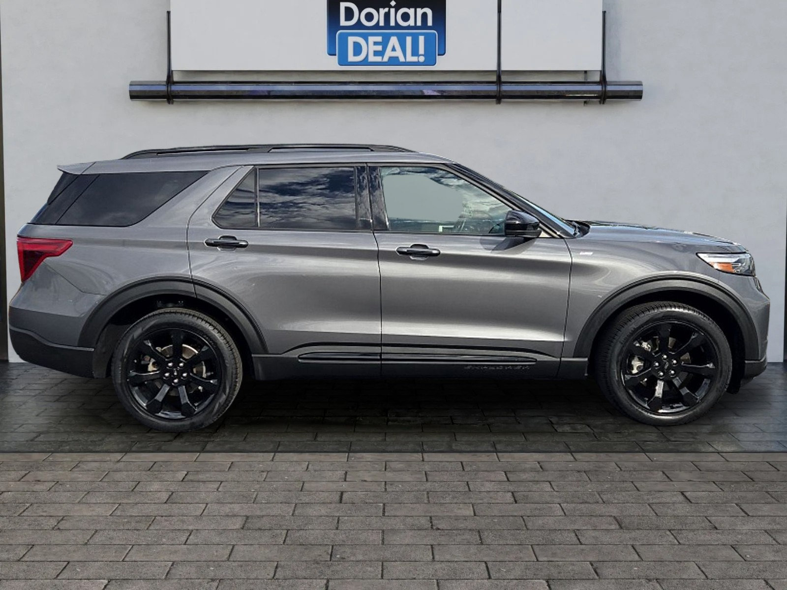 Used 2023 Ford Explorer ST-Line AWD/4WD image 2
