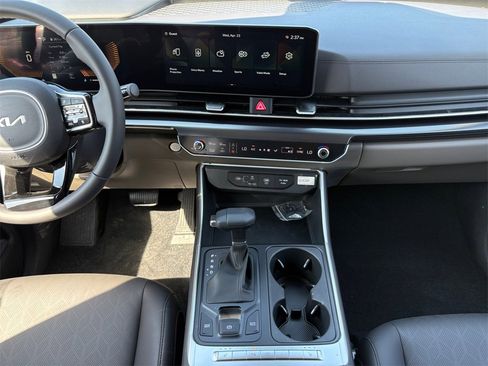New 2025 Kia Carnival image 11