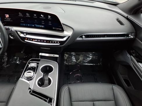 Used 2025 Cadillac Lyriq Luxury w/ LPO, Floor Liner Package AWD/4WD image 17