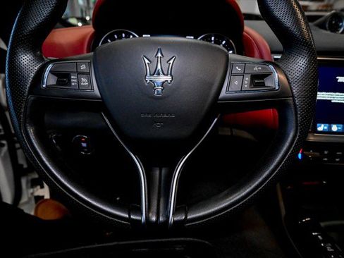 Used 2022 Maserati Levante Modena image 33