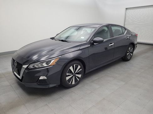 Used 2022 Nissan Altima 2.5 SV image 2