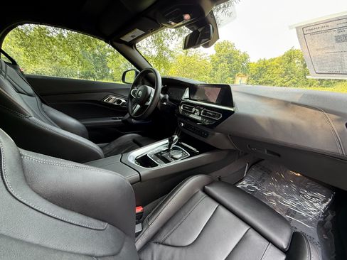 Used 2024 BMW Z4 sDrive30i w/ Convenience Package RWD image 24