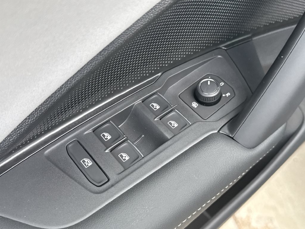 New 2026 Volkswagen Tiguan SE R-Line FWD image 11