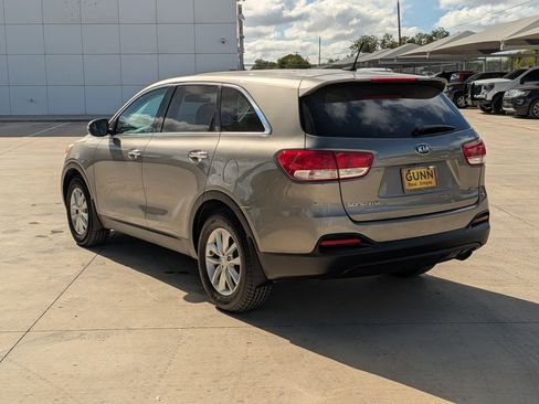 Used 2018 Kia Sorento L image 5