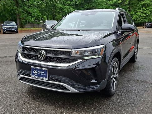 Used 2023 Volkswagen Taos SE w/ Panoramic Sunroof Package AWD/4WD image 4
