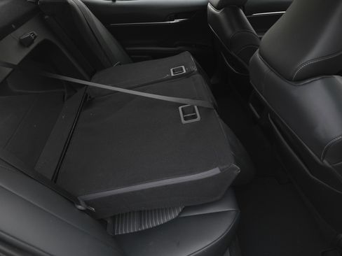 Used 2020 Toyota Camry SE image 24