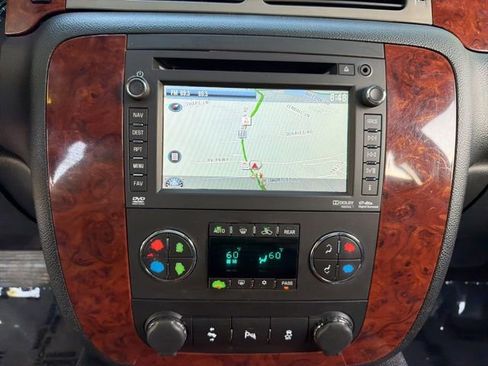 Used 2014 Chevrolet Suburban LTZ AWD/4WD image 18