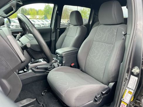 Used 2019 Toyota Tacoma TRD Off-Road w/ Technology Package AWD/4WD image 19