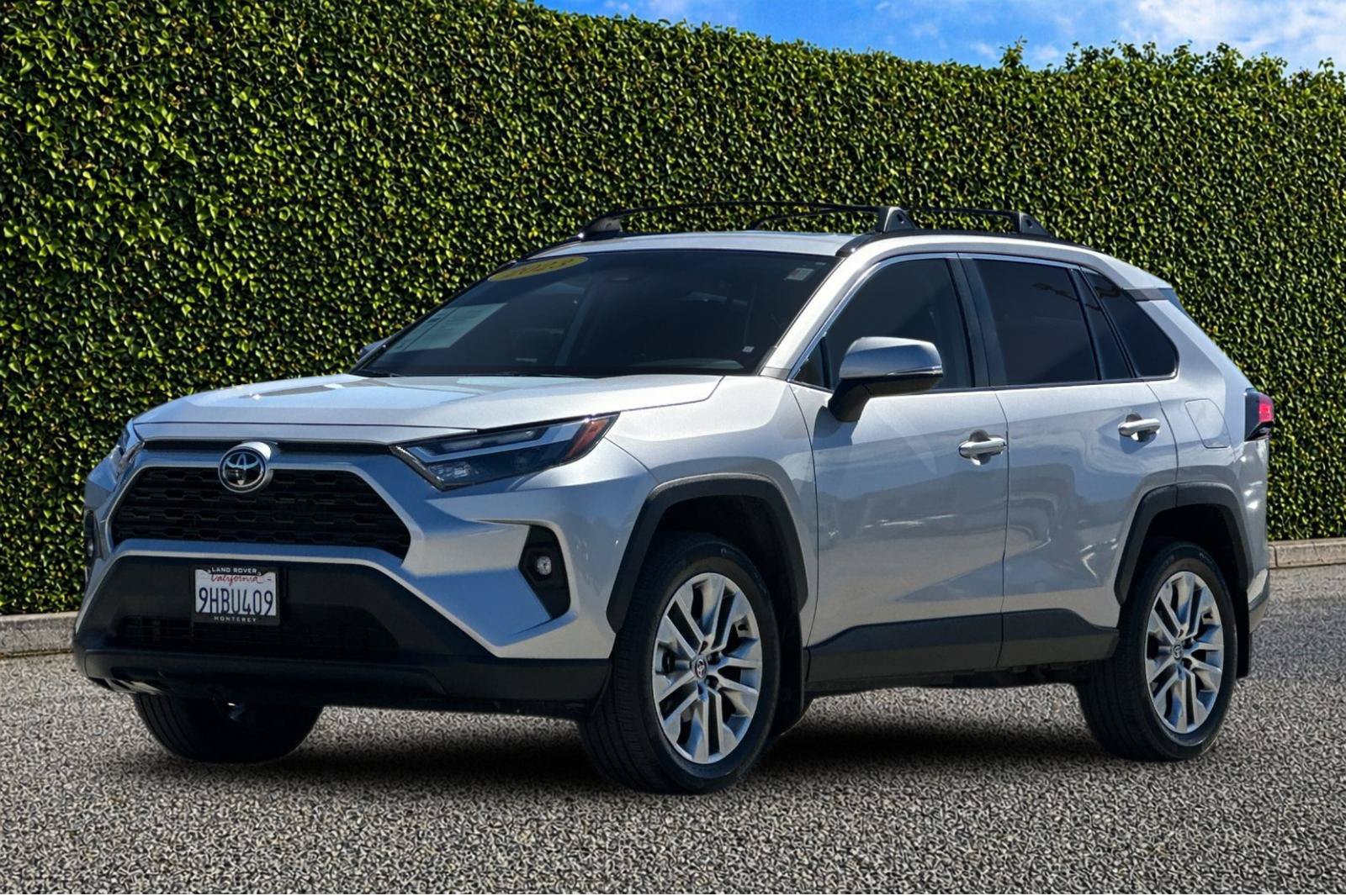 Used 2023 Toyota RAV4 XLE Premium FWD image 8