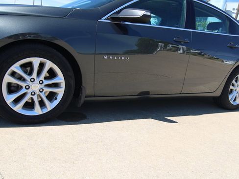 Used 2017 Chevrolet Malibu LT w/ Leather Package FWD image 10