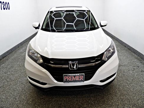 Used 2017 Honda HR-V EX image 2