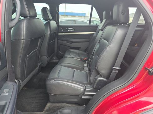 Used 2018 Ford Explorer XLT w/ Equipment Group 202A FWD image 14
