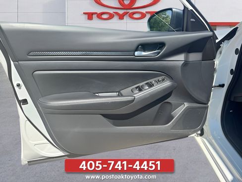 Used 2025 Nissan Altima 2.5 SV FWD image 13