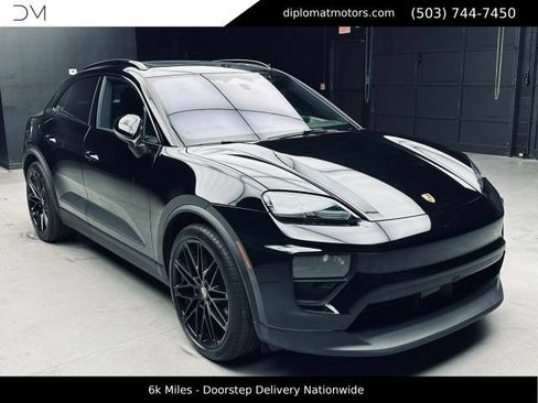 Used 2024 Porsche Macan 4 Electric w/ Premium Package AWD/4WD image 8