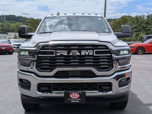 Used 2025 RAM 2500 Tradesman w/ Chrome Appearance Group image 9