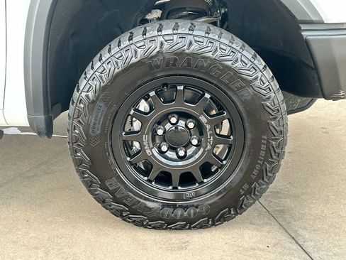 Used 2024 GMC Sierra 1500 AT4X w/ AT4X AEV Edition image 10