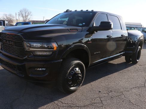 Used 2022 RAM 3500 Limited image 3