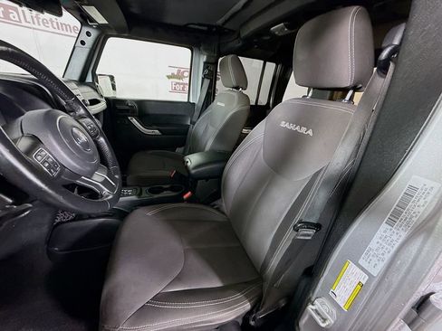 Used 2018 Jeep Wrangler Unlimited Sahara w/ Connectivity Group image 21
