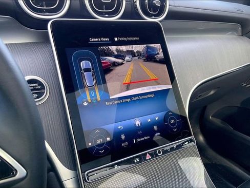 Used 2025 Mercedes-Benz GLC 300 4MATIC image 23